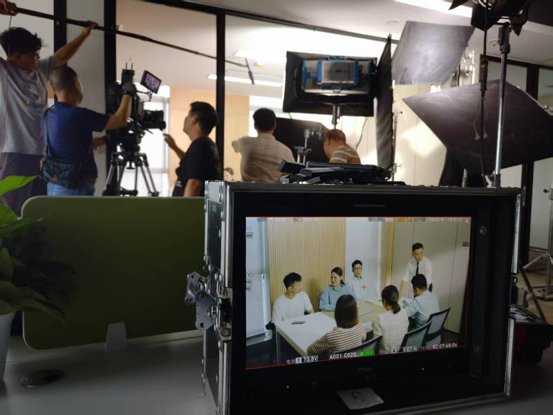 铁西区TVC拍摄公司：科技产品视觉化大师，诠释未来感与功能美学